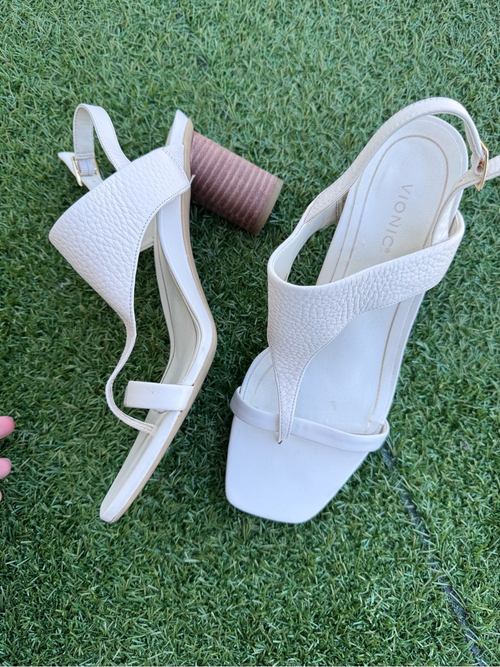Vionic Ivory T-Strap Block Heel Sandals